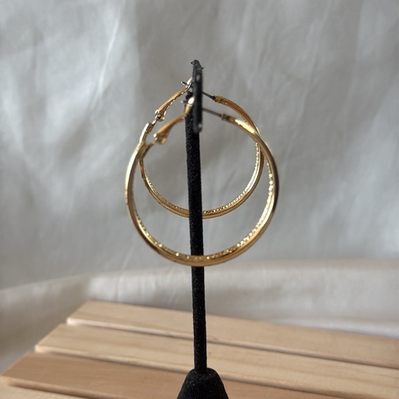 Multi-Band Textured Hoop Earrings Elegant Classic Timeless Gold Tone Hoops - Picture 2 of 14